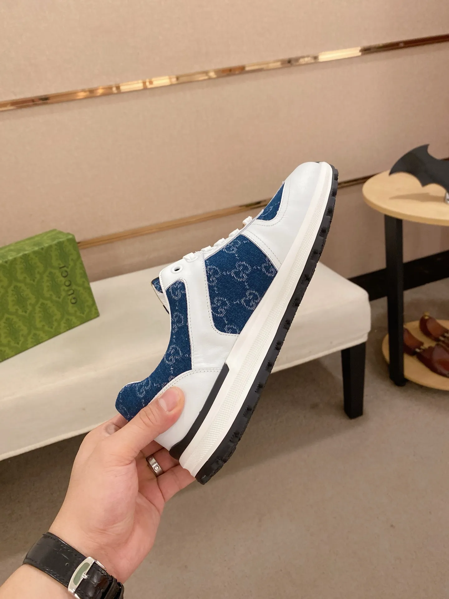 Men's clothing and shoes💰 400💰🇮🇹🇮🇹GUCCI (Gucci) top 🔍🔍 new models are on sale at the same time, the upper 🇮🇹 is imported Italian first-layer cowhide, the lining is fully imported sheepskin 💪💪, completely 1⃣️compared 1⃣️Reproduction🇮🇹💪💪, ⚠Sole: The original sole is specially provided by the original factory, the exclusive movable molded sole is super comfortable, ⚠Original factory follow-up goods, 🔍🔍high quality, you can enter and leave the counter at will, welcome to compare⚠. Code number: 38-44 (45 is custom-made and cannot be returned or exchanged)